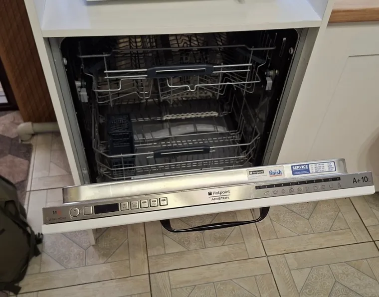 Посудомоечная машина — Hotpoint-Ariston, ремонт в Алматы